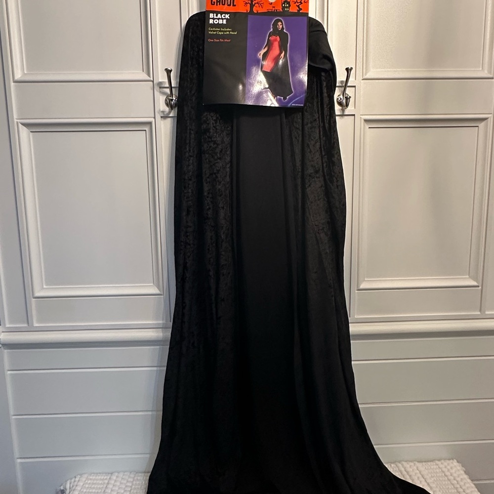 Totally Ghoul Black Velvet Robe Cape w/ Hood Women's Halloween Costume One Size